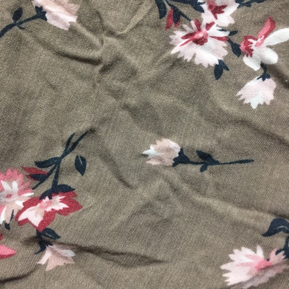 Adrene Loose Summer Shorts - Picture 3 of 4